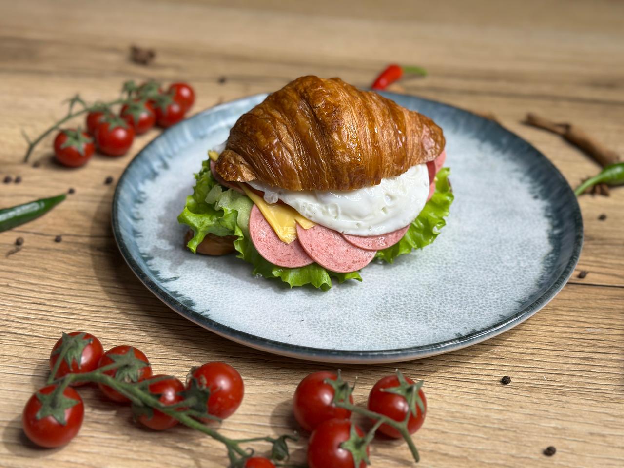 Kruassan s kolbasami